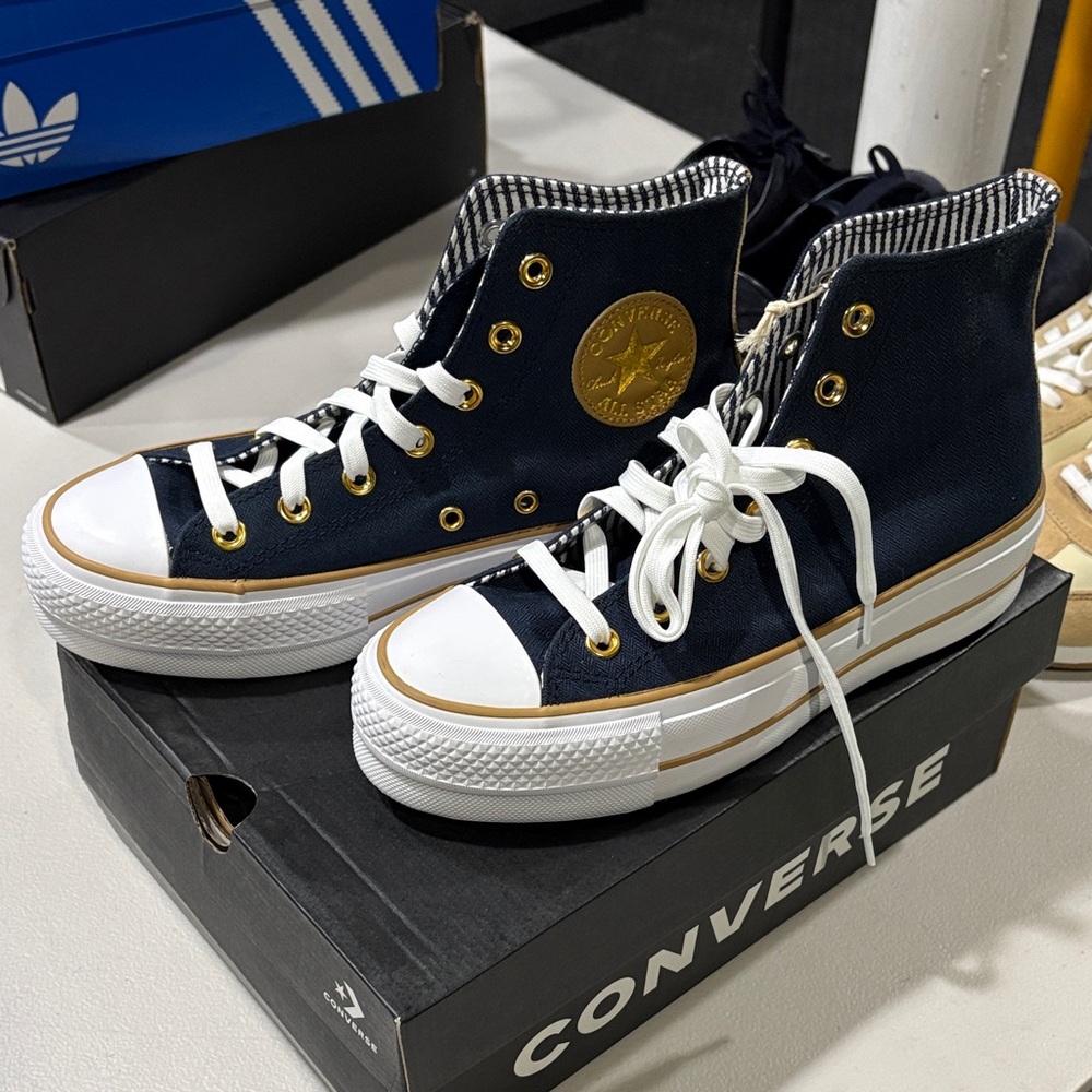 Converse CT Lift Hi in navy Herringbone New in box size 6.5 woman